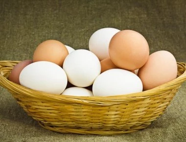 Γιατί κάποια αυγά είναι καφέ και άλλα άσπρα;